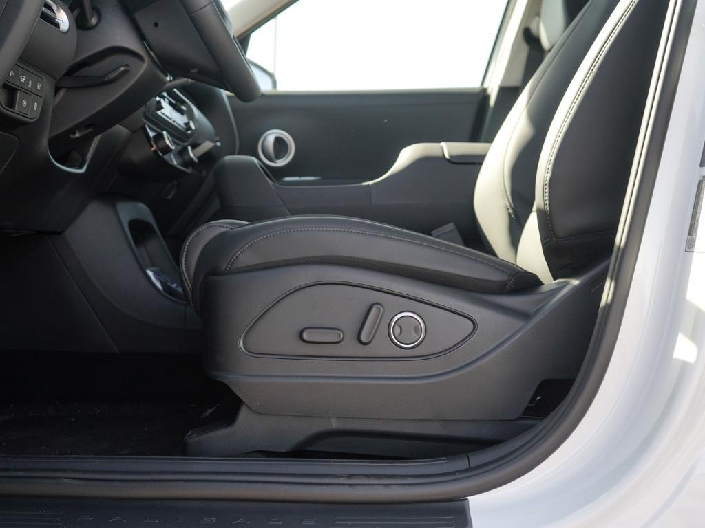 New 2026 Creamy White Pearl Hyundai SEL 7P AWD image 45