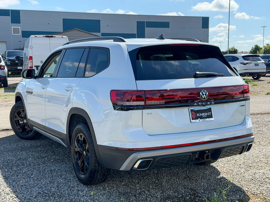 New 2026 Opal White Pearl Volkswagen 2.0T Peak Edition image 11