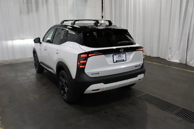 New 2026 Aspen White TriCoat / Super Black Two-tone Nissan SR image 6