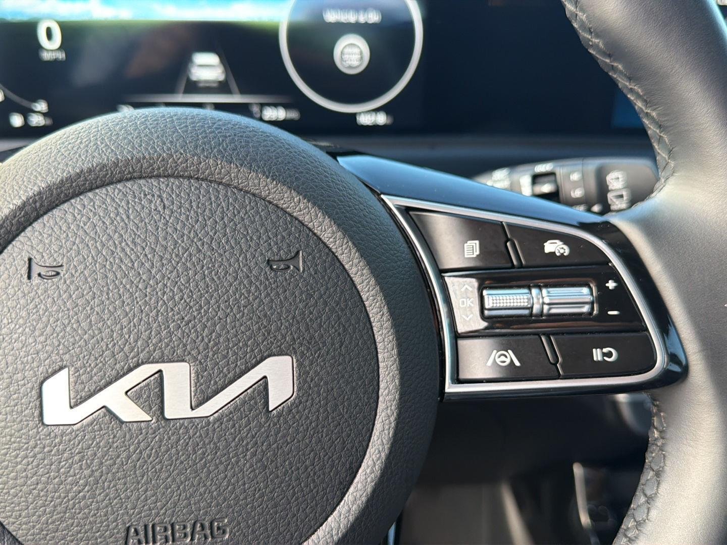 Used 2024 Snow White Pearl Kia S image 21