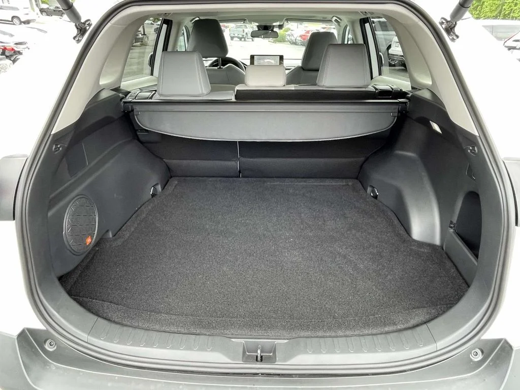 Used 2025 Wind Chill Pearl Toyota XLE Premium image 10