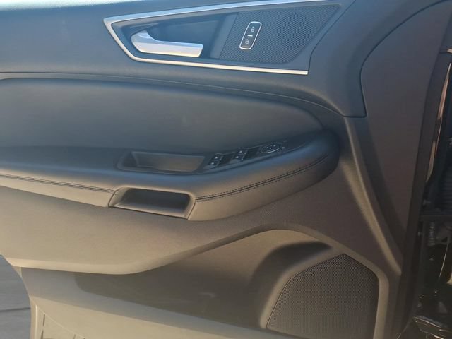 Used 2024  Ford SEL image 16