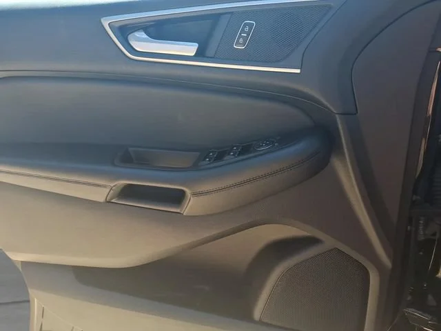 Used 2024  Ford SEL image 16