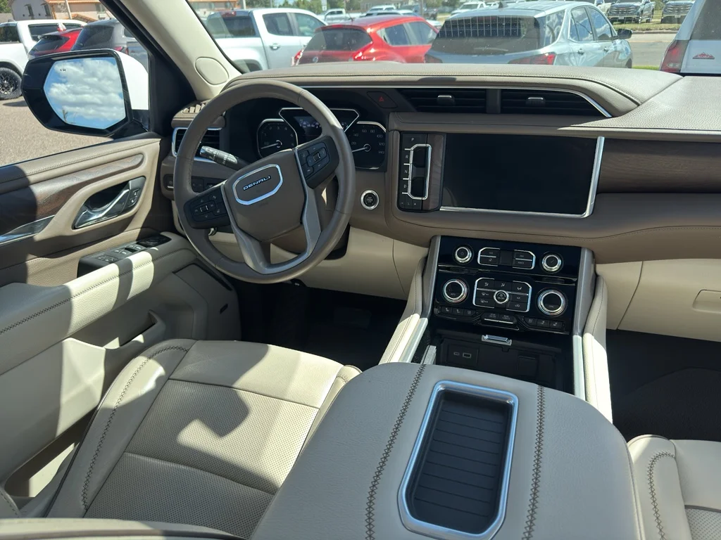 Used 2021 White Frost Tricoat GMC Denali image 20