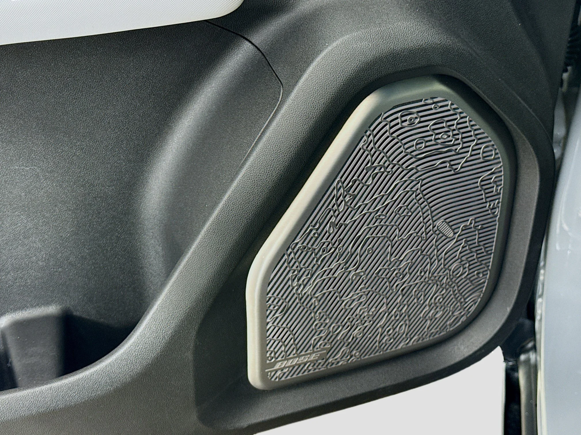 Used 2025 Meteorite Metallic (Grey) GMC 2X image 21