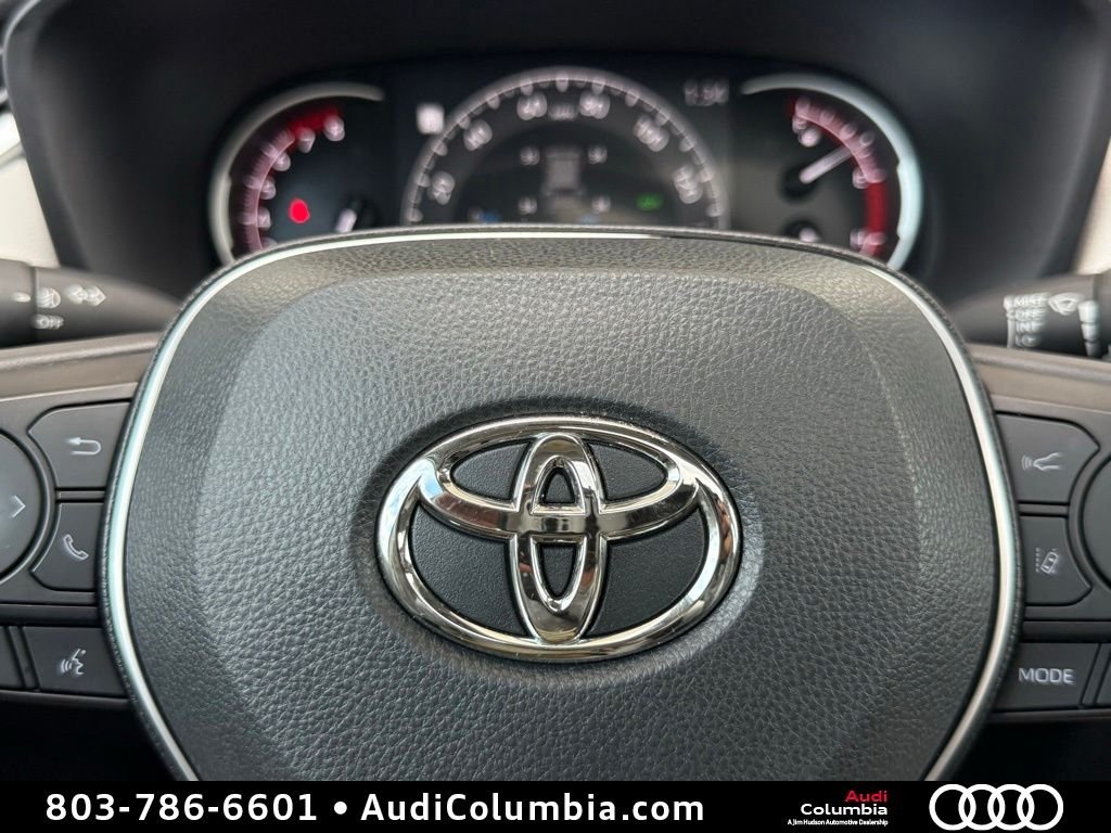 Used 2025 Beige Toyota XLE Premium image 27