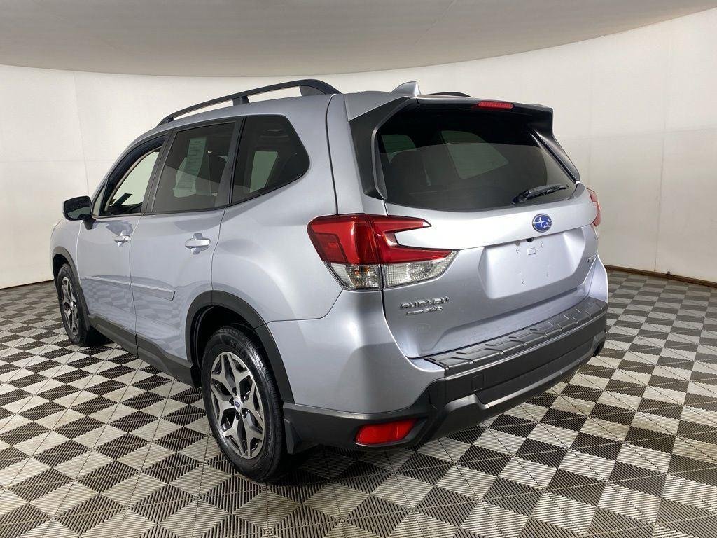 Used 2021 Ice Silver Metallic Subaru Premium image 5