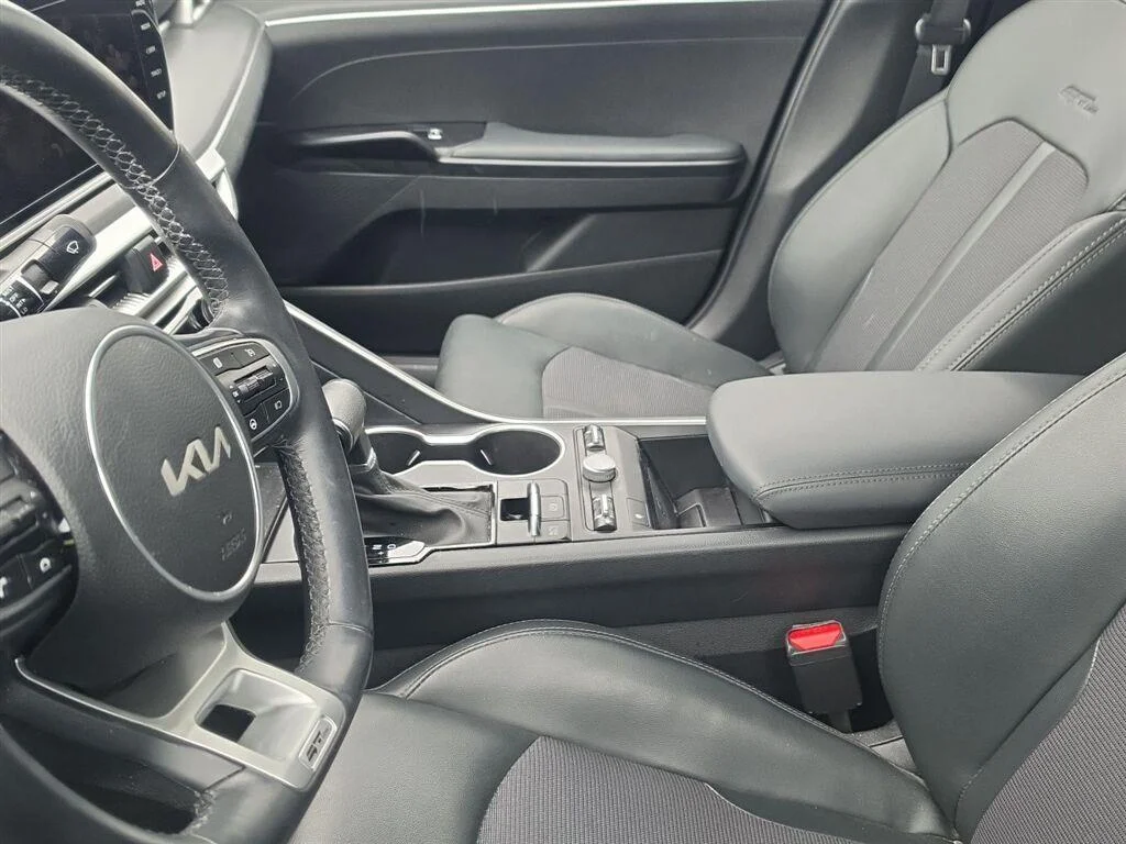 Used 2024 Wolf Gray Kia GT-Line image 5