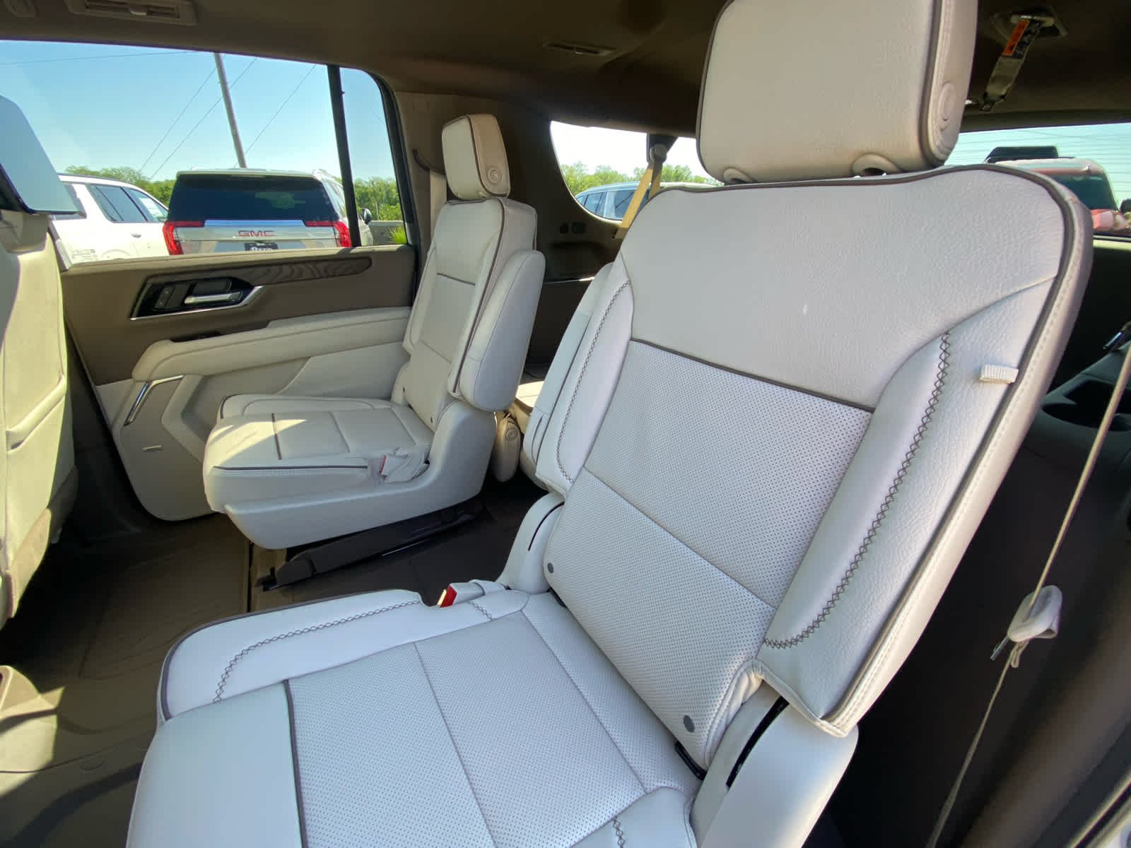 2026 GMC Yukon XL Denali - Photo 21