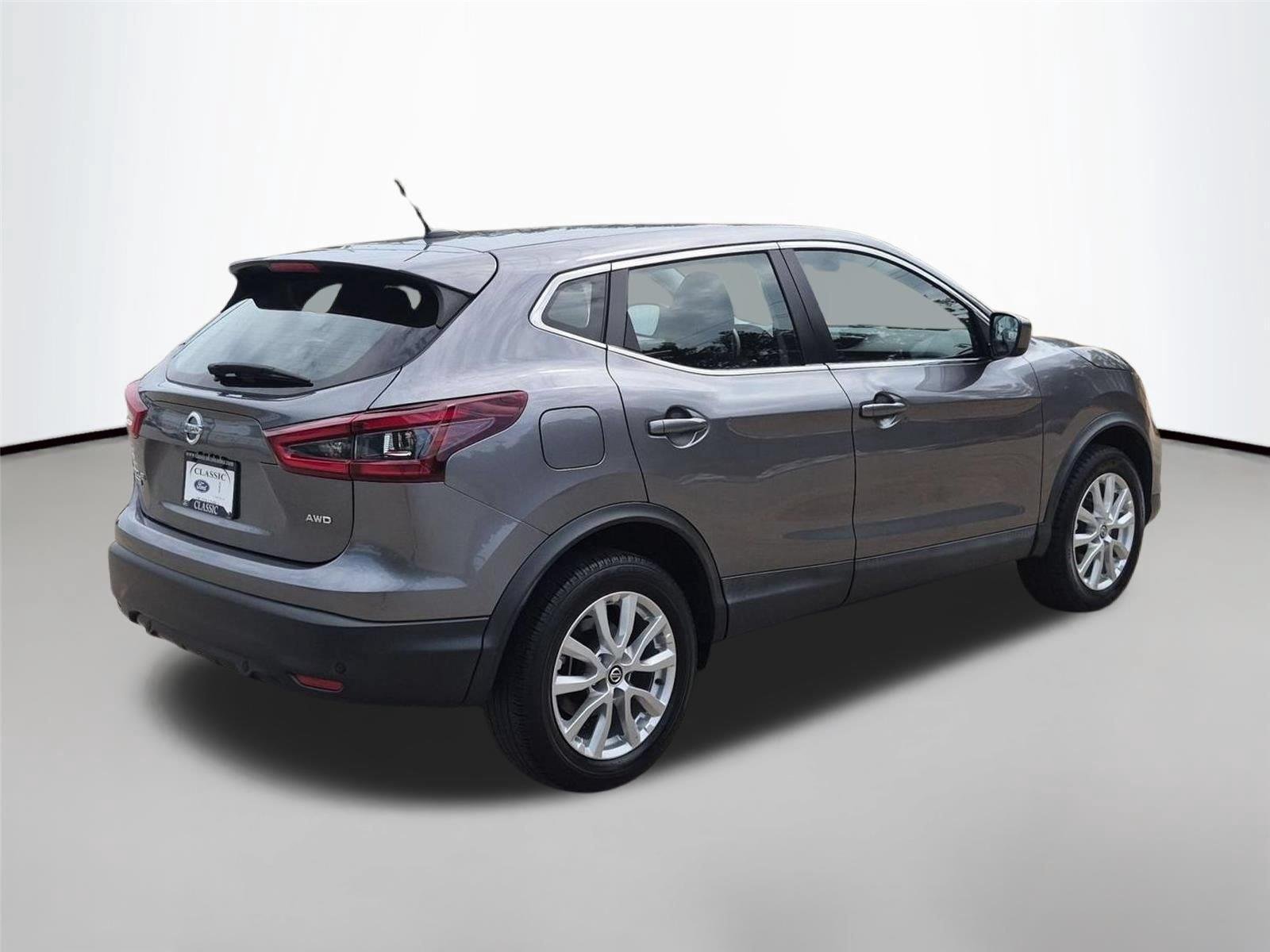 Used 2021 Gun Metallic Nissan S image 5
