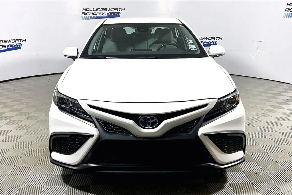 Used 2024 Ice Toyota SE image 2