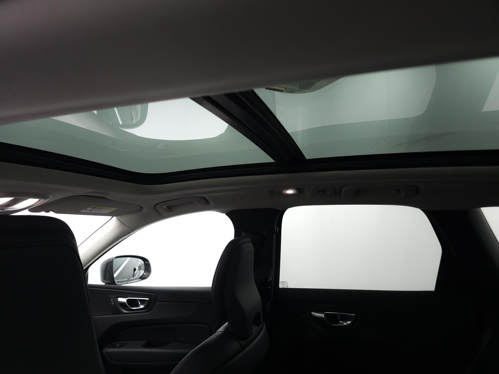 2022 Volvo XC60 Momentum - Photo 6