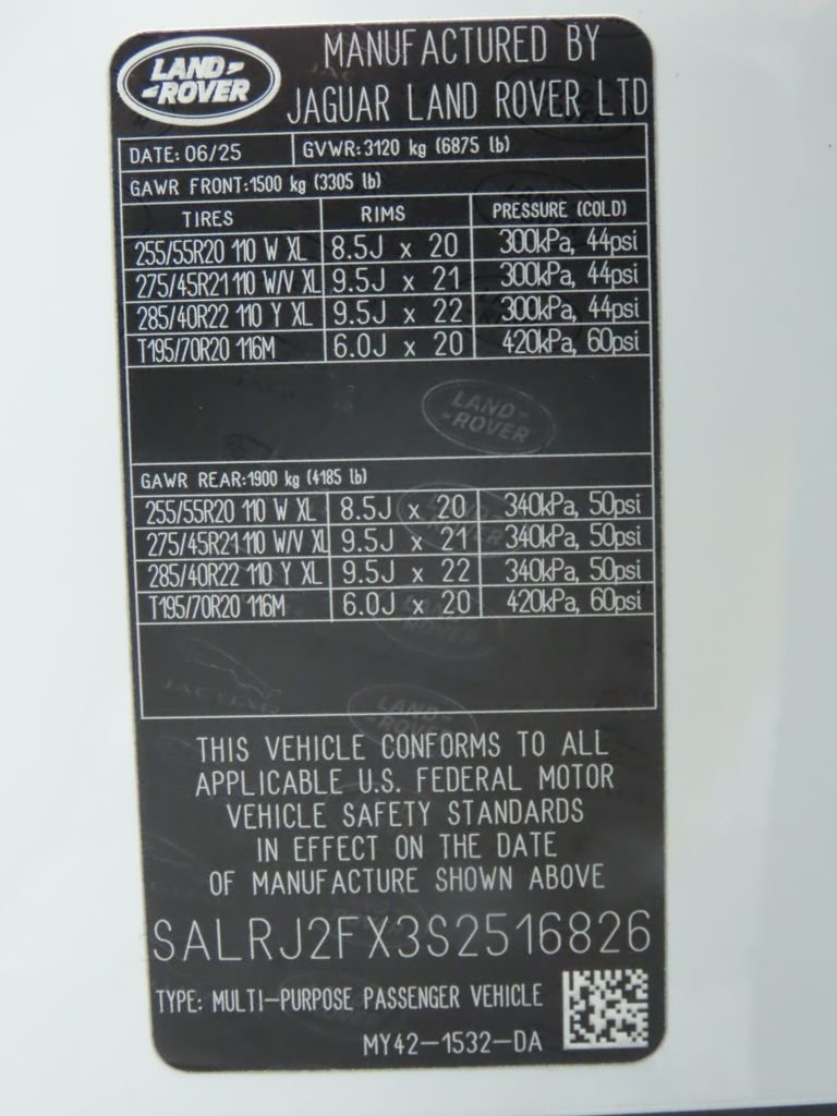 Used 2025 Fuji White Land Rover S image 34