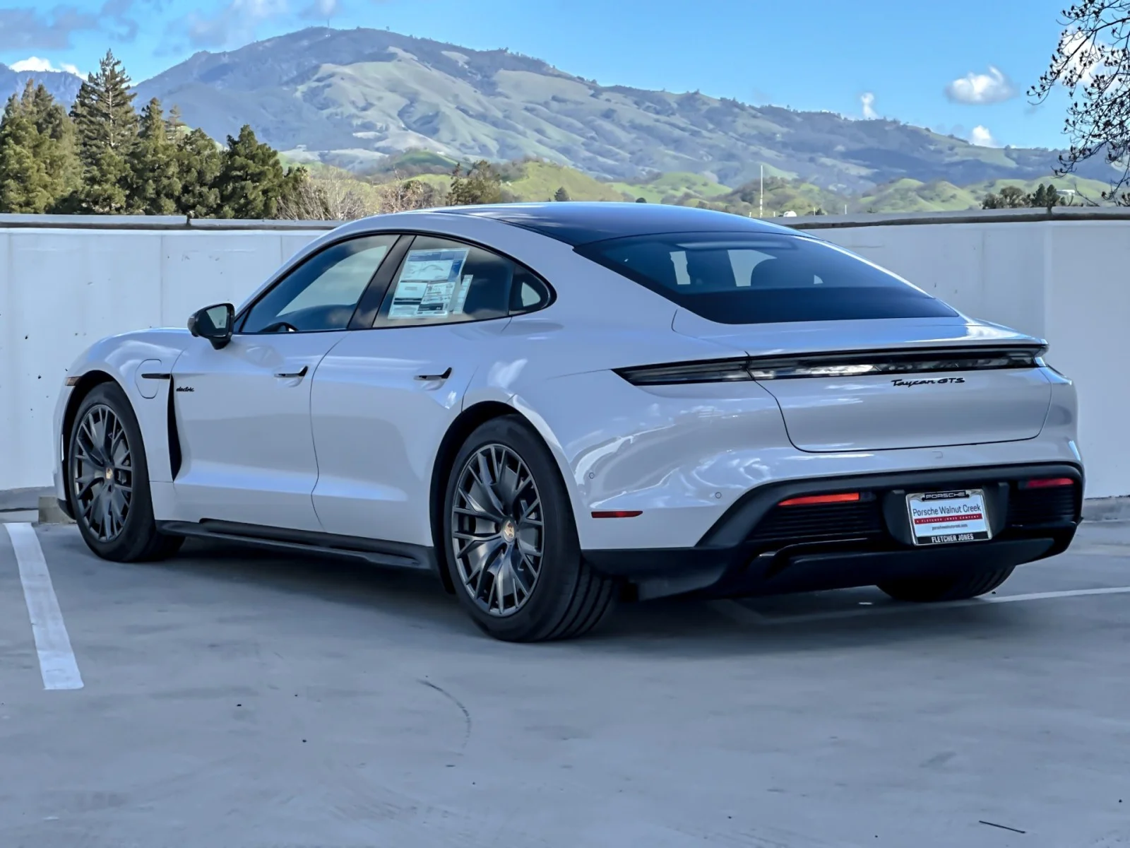 2026 Porsche Taycan GTS - Photo 3