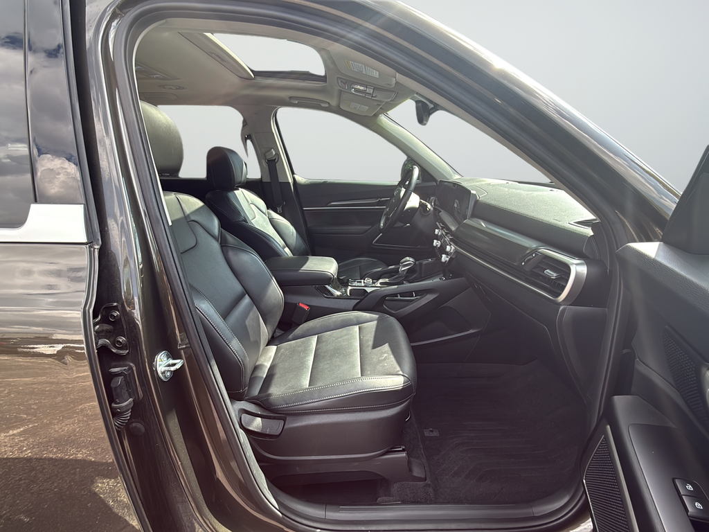 Used 2024 Green Kia S image 26