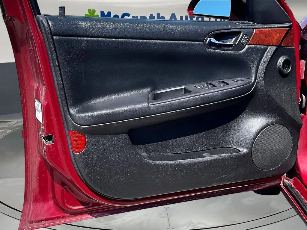 Used 2006 Red Chevrolet LT image 19