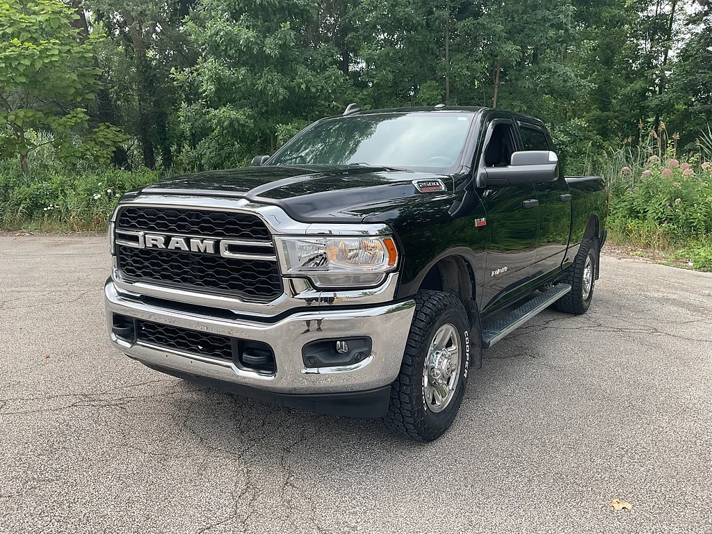 Used 2022 Diamond Black Crystal Pearl Coat Ram Tradesman image 3