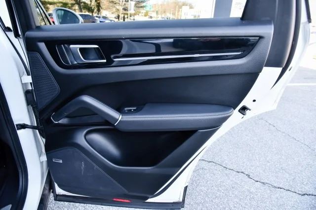 2023 Porsche Cayenne Base - Photo 24