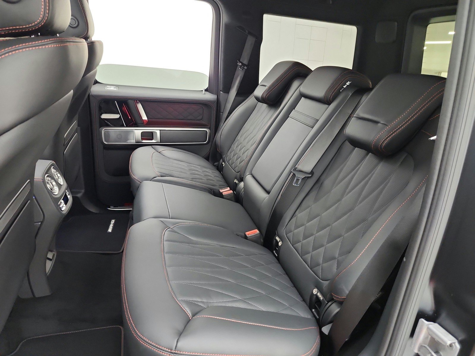 New 2027 MANUFAKTUR Night Black Magno Mercedes-Benz G 580e SUV image 32