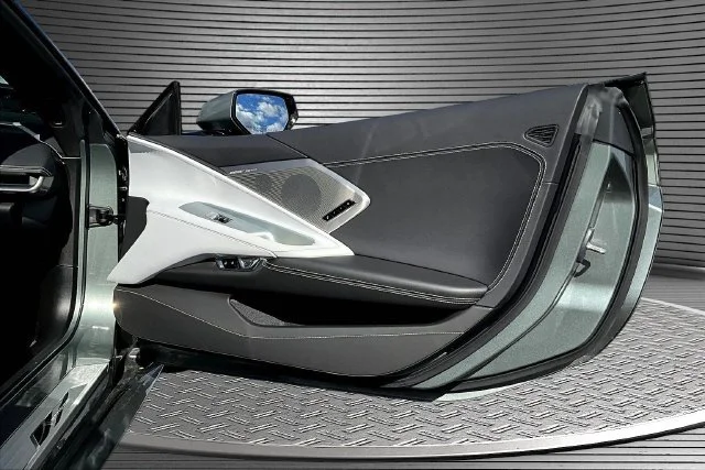 Used 2023 HYPERSONIC GRAY METALLIC Chevrolet 2LT image 23