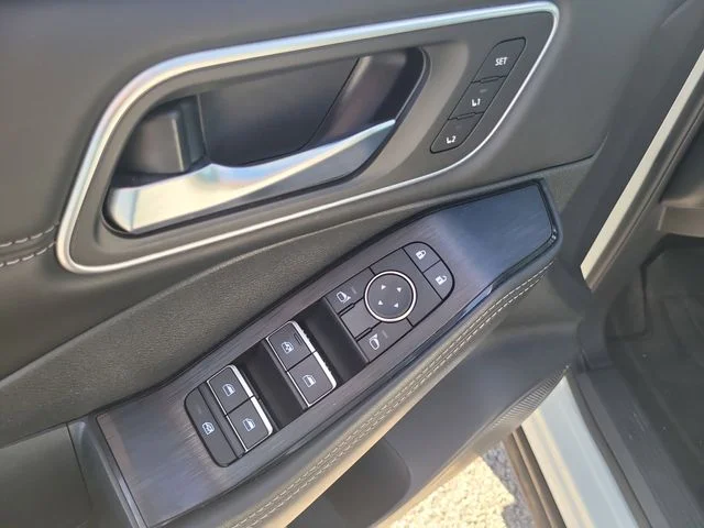 Used 2021 White Nissan SL image 18