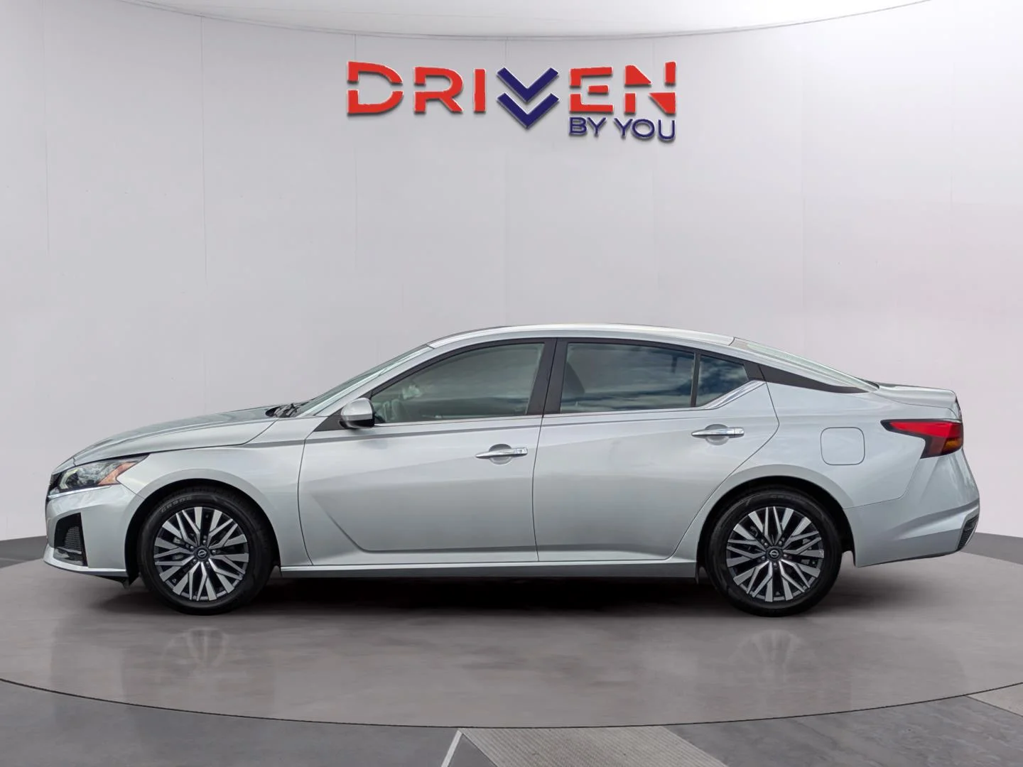 Used 2023 Brilliant Silver Metallic Nissan 2.5 SV image 2