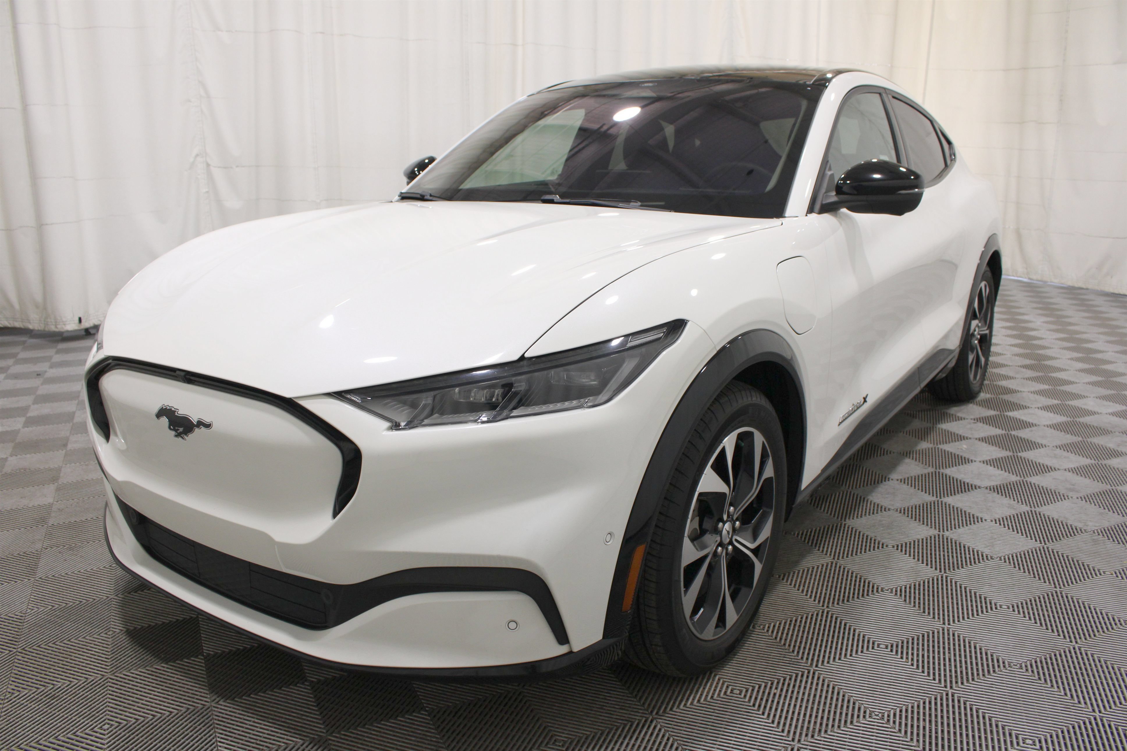 Used 2023 Star White Metallic Tri-Coat Ford Premium image 34