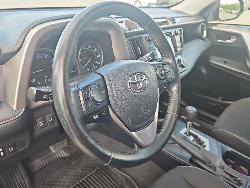 Used 2018 Magnetic Gray Metallic Toyota XLE image 14