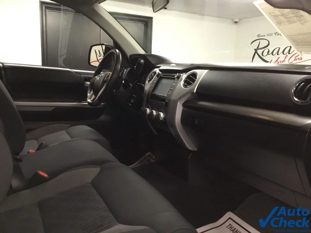 Used 2014 Red Toyota SR5 image 42
