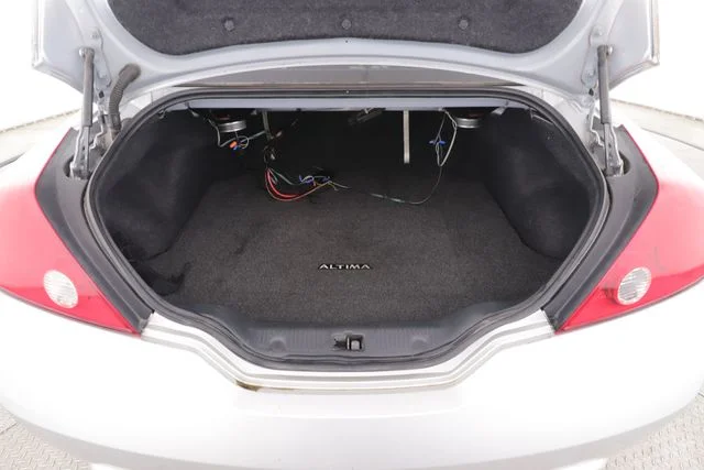 Used 2011 Silver Nissan 2.5 S image 27
