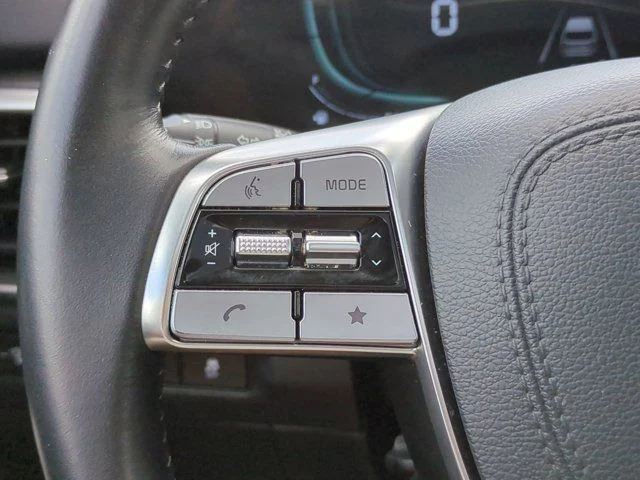 Certified Used 2025 White Kia S image 25