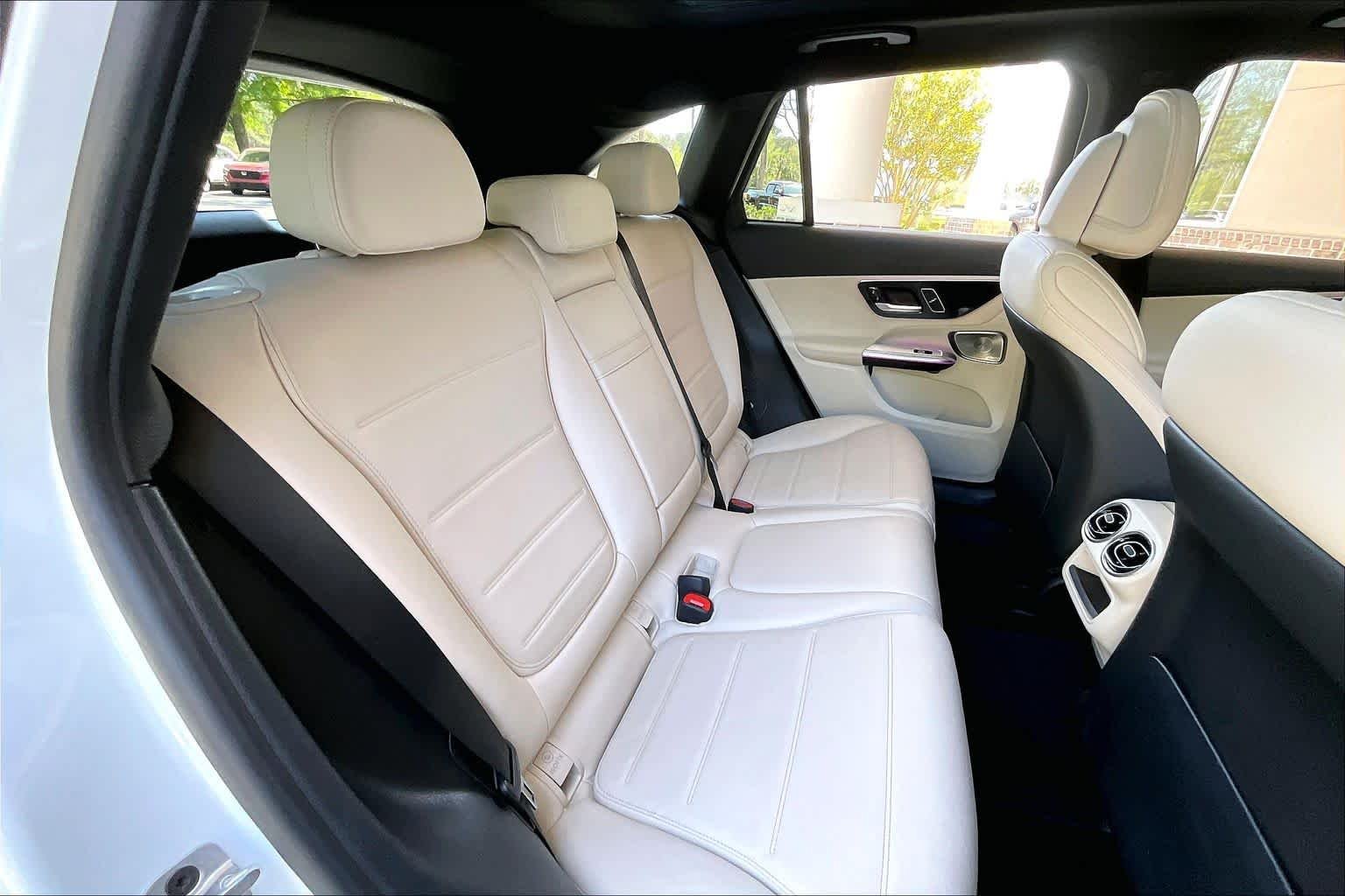 Used 2025 MANUFAKTUR Moonlight White Metallic Mercedes-Benz GLC 300 image 21