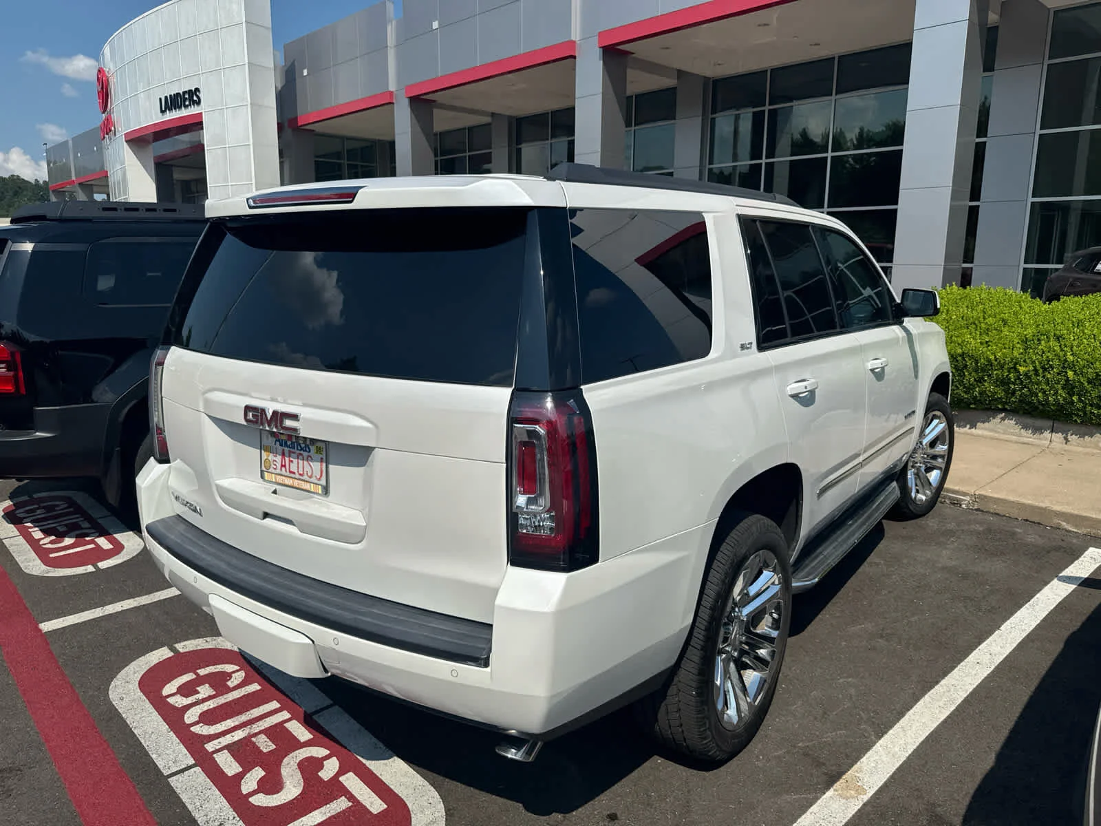 Used 2017 White Frost Tricoat GMC SLT image 4