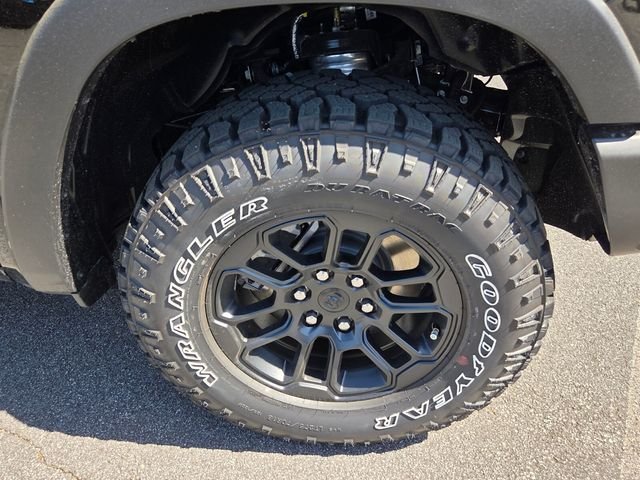 New 2026 Diamond Black Crystal Pearl-Coat Exterior Paint RAM Rebel image 11