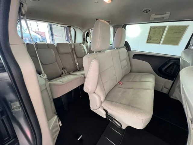 Used 2019 Silver Dodge SE image 33