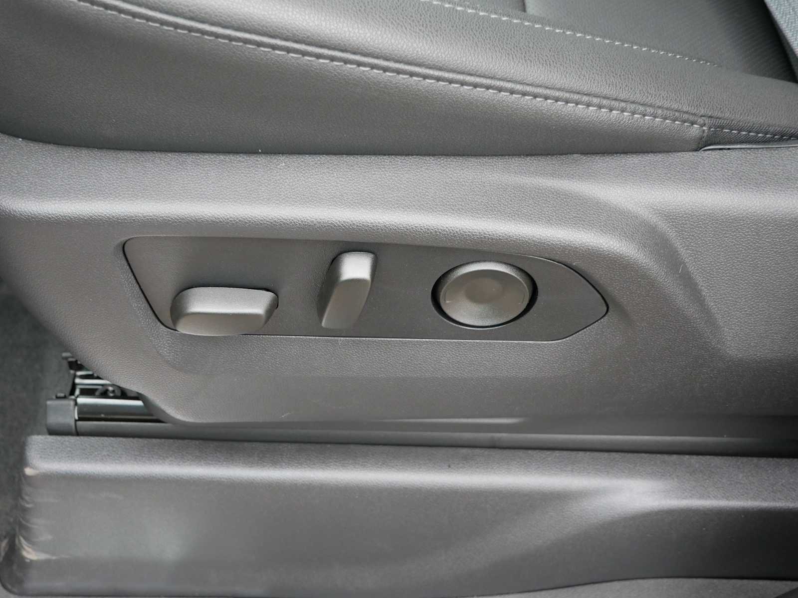 2026 GMC Sierra 1500 SLT - Photo 17