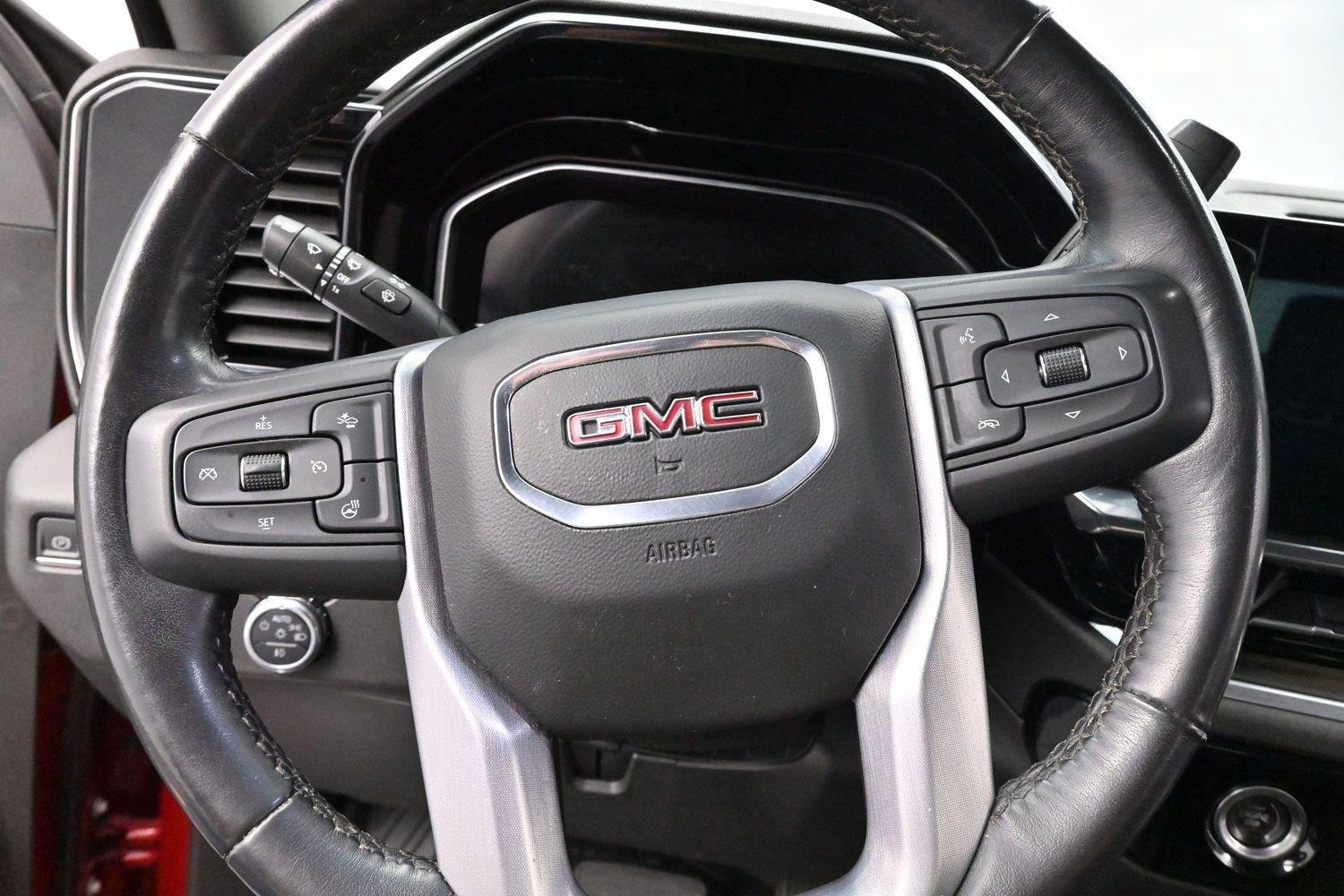 Used 2022 CAYENNE RED TINTCOAT GMC SLT image 17