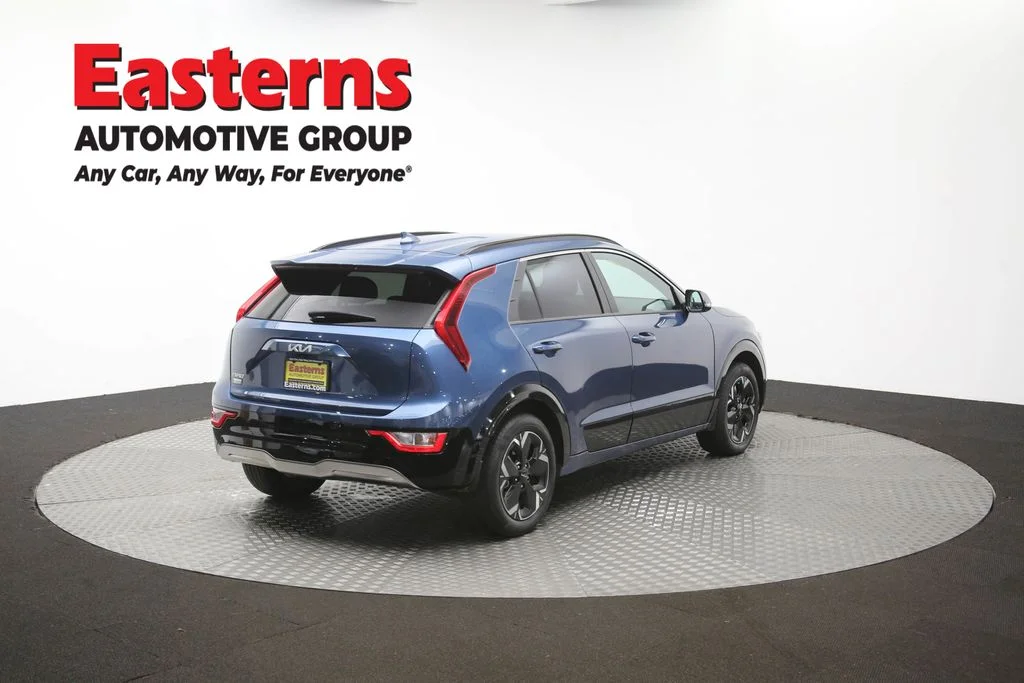 Used 2023 Blue Kia Wind image 39