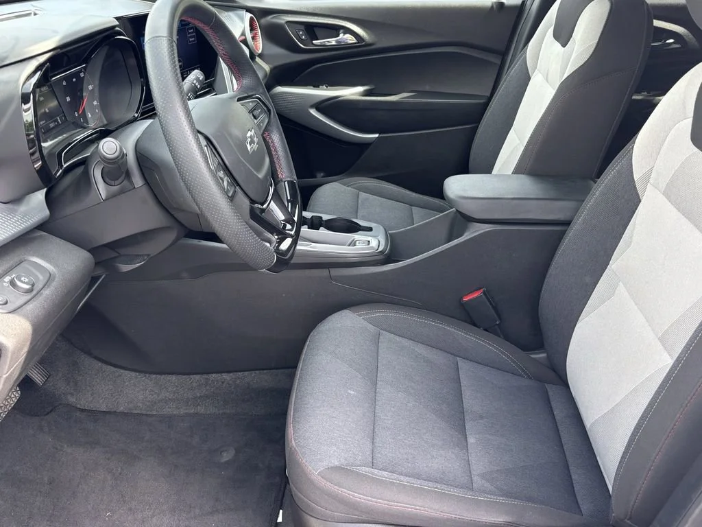 Used 2024 Summit White Chevrolet 1RS image 16