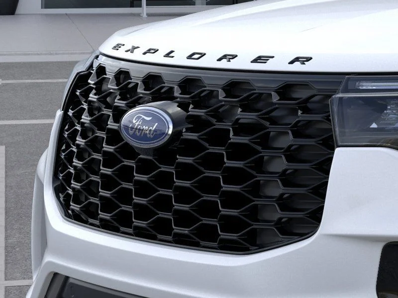 New 2026 Star White Metallic Tri-Coat Ford ST-Line image 17