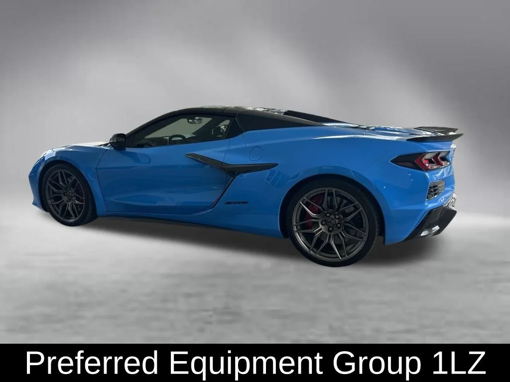 Used 2025 Blue Chevrolet Z06 image 5