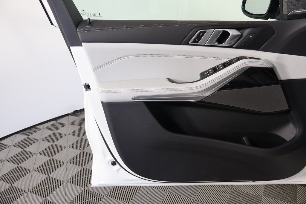 New 2026 Alpine White BMW xDrive40i image 7