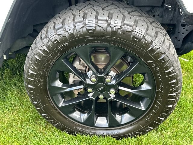 Used 2022 White Jeep Overland image 7