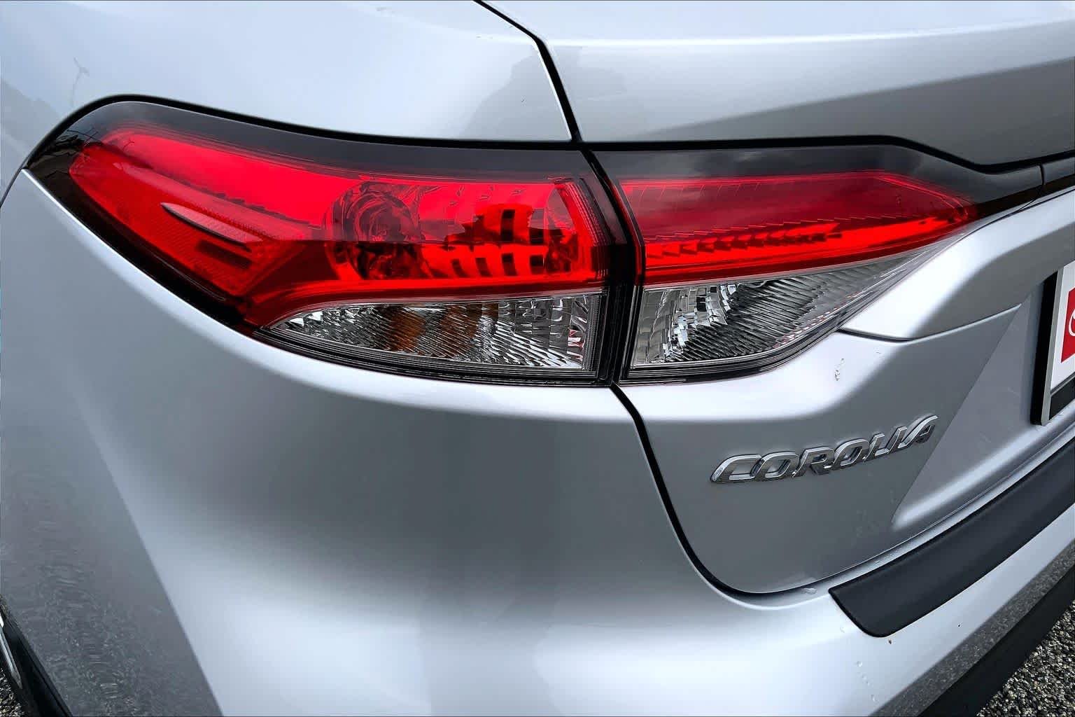 Used 2025 Classic Silver Metallic Toyota Hybrid LE image 28