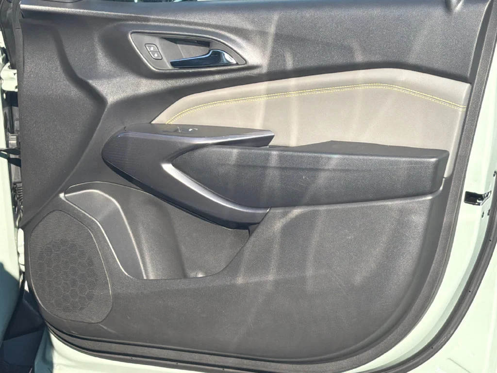 Used 2025 Green Chevrolet ACTIV image 14