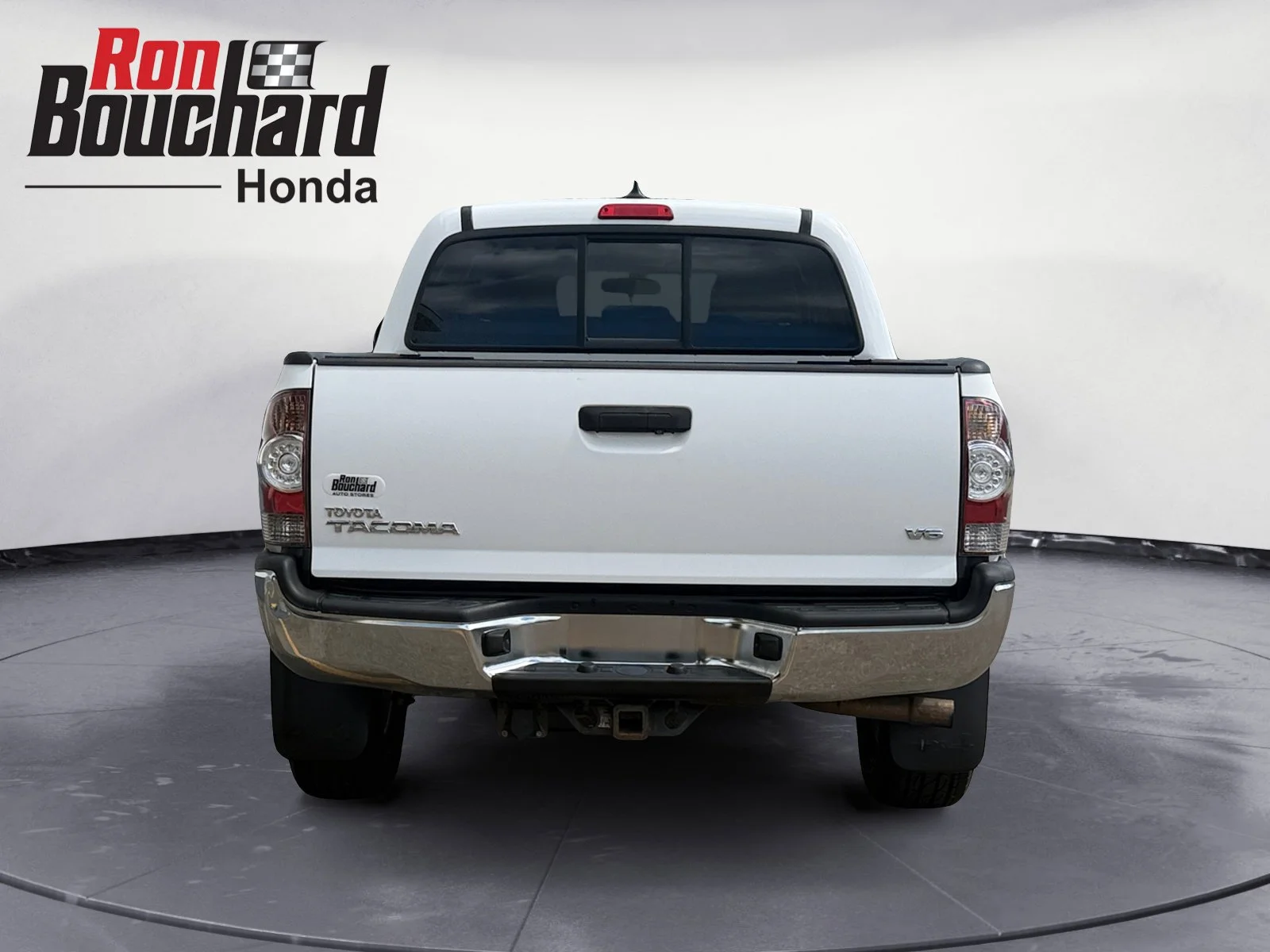 Used 2014 Super White Toyota Base image 3