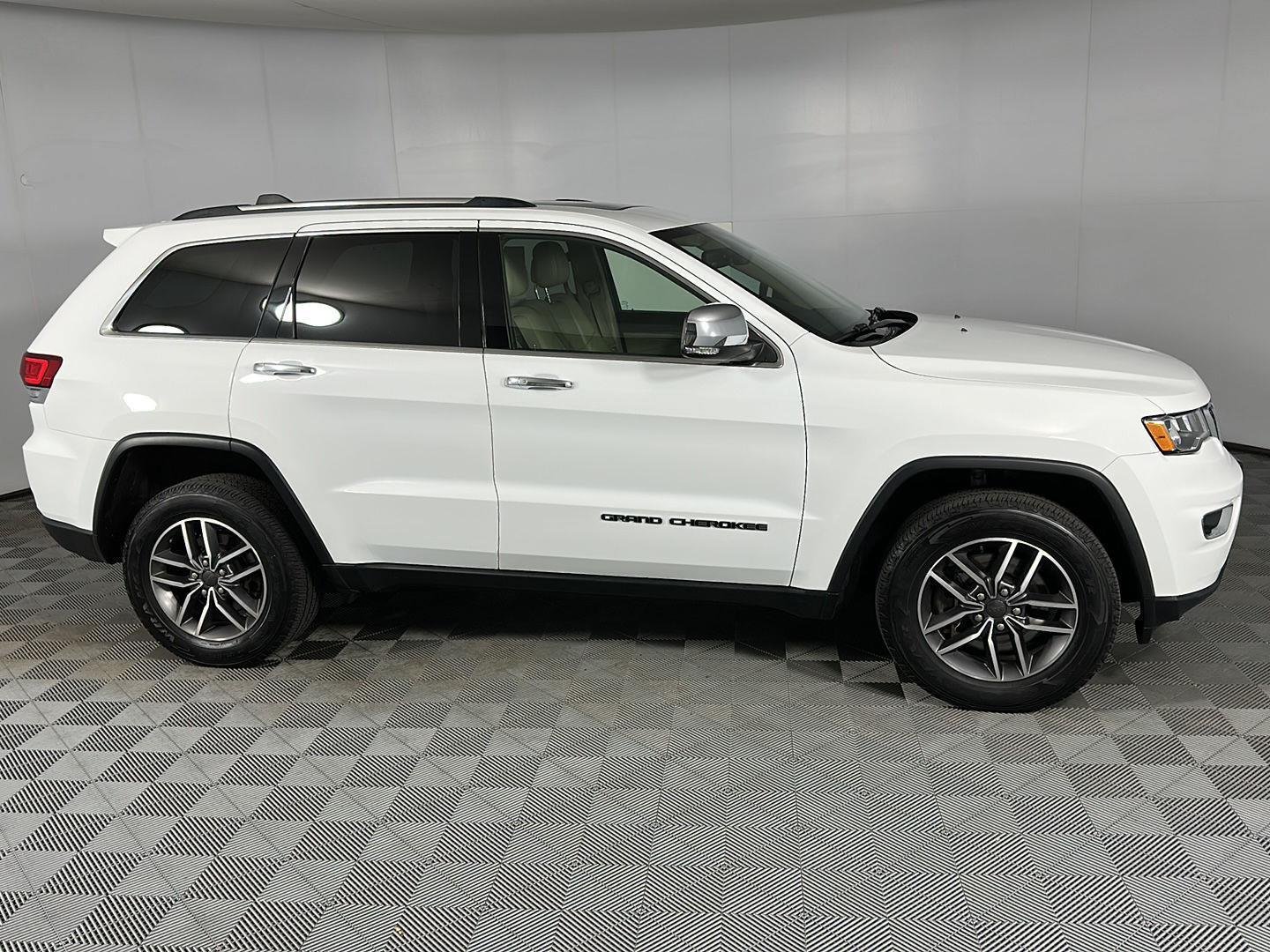 Used 2021 Bright White Clearcoat Jeep Limited image 4