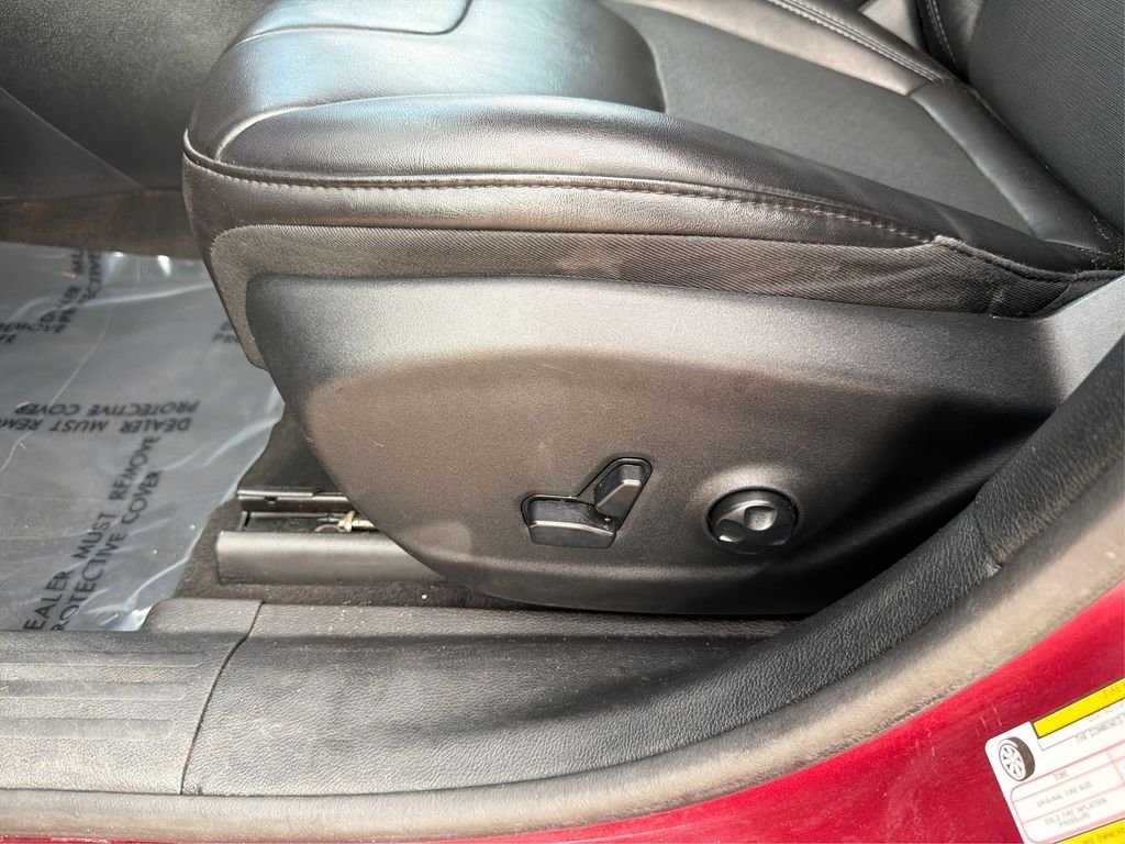 Used 2019 Velvet Red Pearlcoat Jeep Latitude Plus image 19