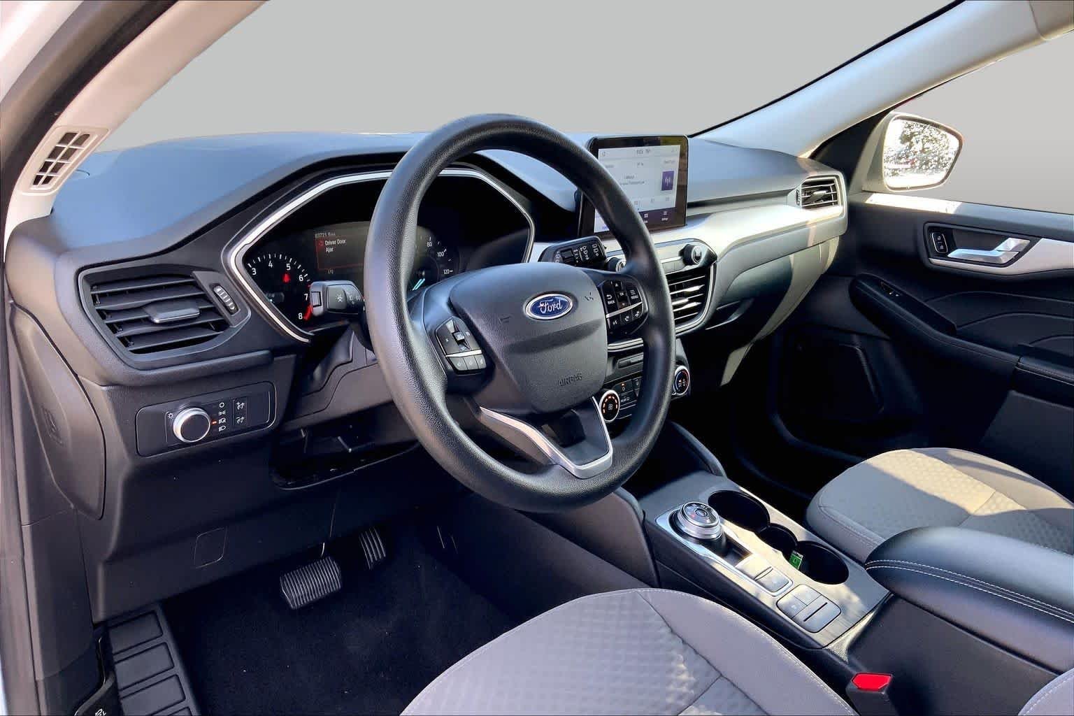 Certified Used 2021 Oxford White Ford SE image 16