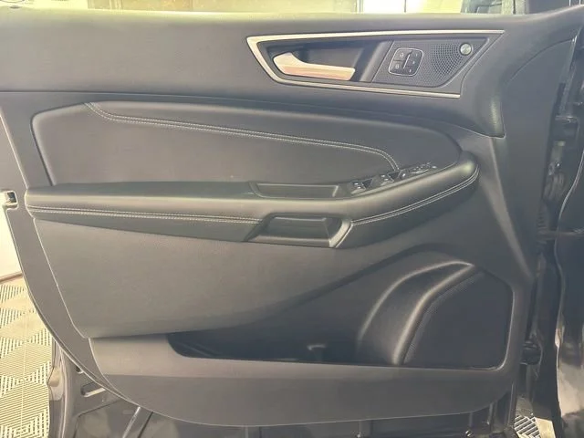 Used 2022  Ford Titanium image 17